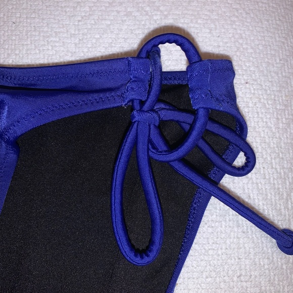 Victoria’s Secret Swimsuit 2 Pieces, Size Large - Picture 5 of 10